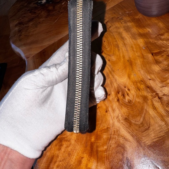 Louis Vuitton
2013 Damier Graphite Pattern Zippy Compact Wallet - Picture 6 of 14